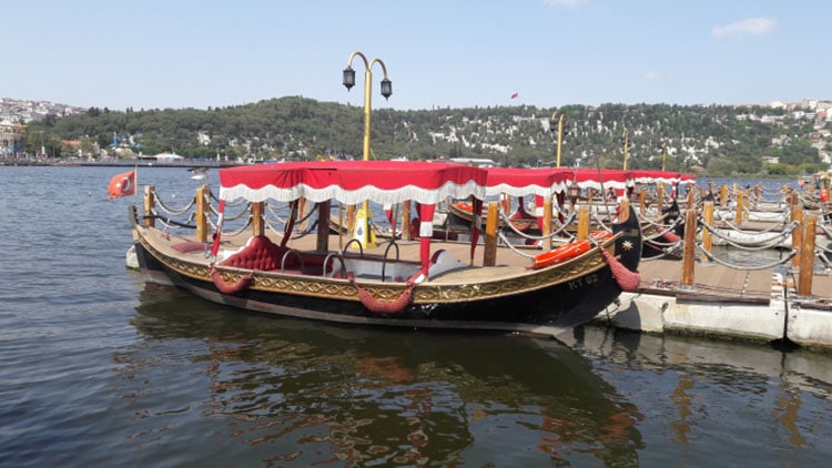 caique ottoman sur la corne d'or à Istanbul Turquie