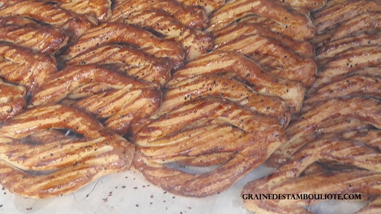 çatal, variété de petit pain turc comme le simit à Istanbul