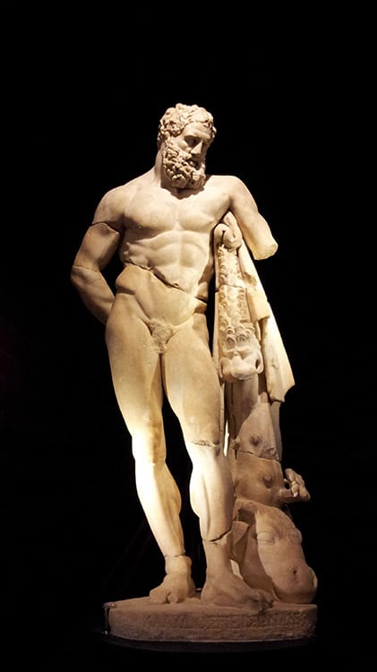 statur antique de Hercule de Perge au musée archéologique d'Antalya en Turquie