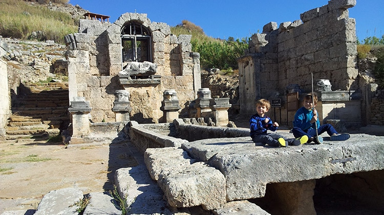 cite antique de perge en turquie près d'antalya