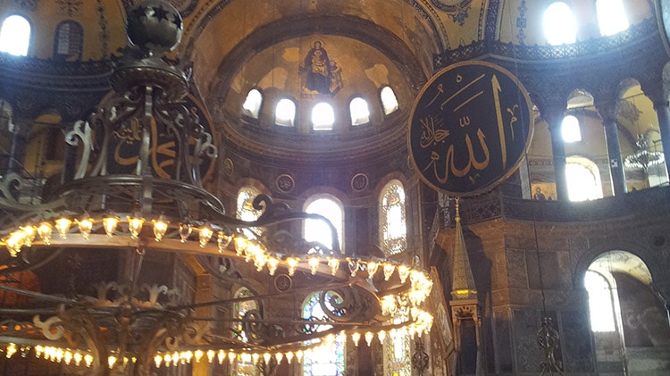 Nef de l'église byzantine Sainte-Sophie de Constantinople à Istanbul Turquie