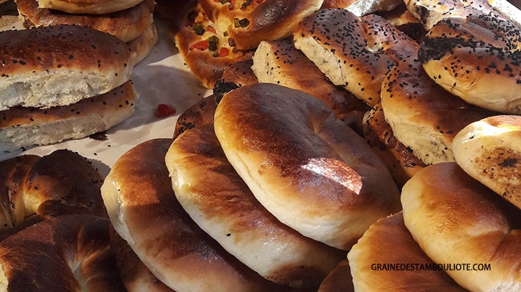 açma pain turc comme le simit, bagel turc d'Istanbul Turquie