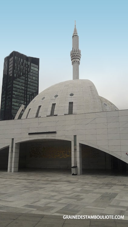 mosquée moderne yesilvadi istanbul turquie extérieur