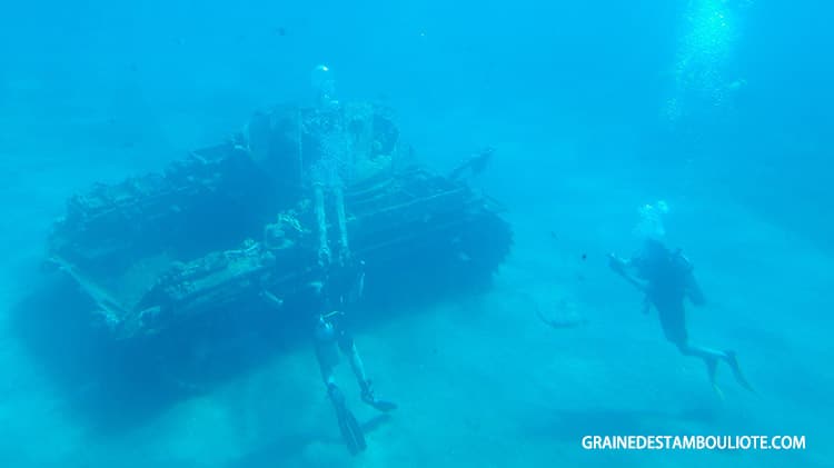 épave du tank pour plongée dans la mer rouge à Aqaba en jordanie