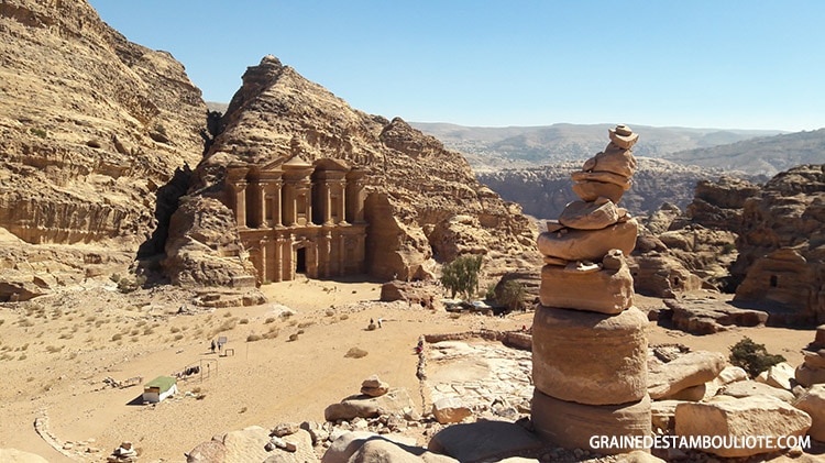 monastère ou Deir à Pétra Jordanie