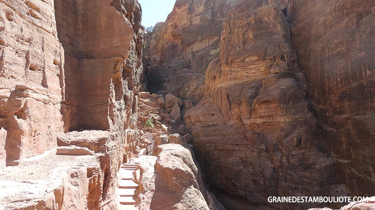 trail ou randonnée de la place du sacrifice à Pétra en Jordanie