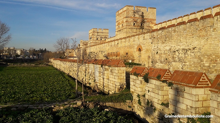 muraille théodosienne de Constantinople, près de la Porte de Belgrade, à Istanbul Turquie