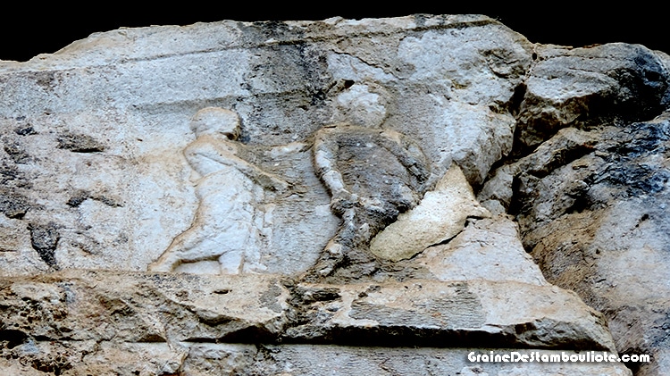 tombeau de pinara, détail de reliefs. site antique lycien en turquie