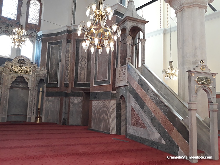 église du Pantocrator à Constantinople convertie en mosquée du Molla Zeyrek à Istanbul, vue des minbar et du mirhab