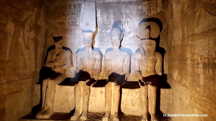 Abou Simbe, Haute Egypte, Hamon-Rê, Rê-Horakhty, Ramses II divinisé, et Ptah, temple de Ramses II