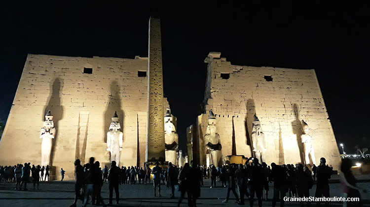 temple de Louxor, Thèbes, Egypte, obélisque jumeau de la Concorde