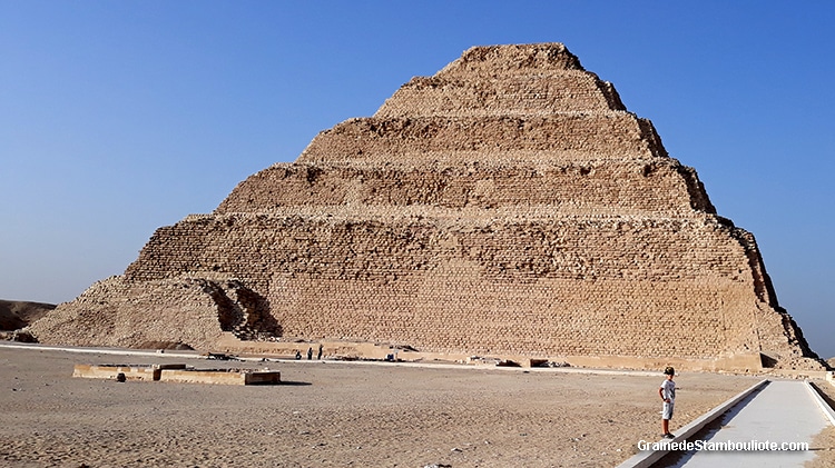 Pyramide à degrés du Pharaon Djoser construite par Imhotep, plateau de Saqqara, Le Caire, Egypte