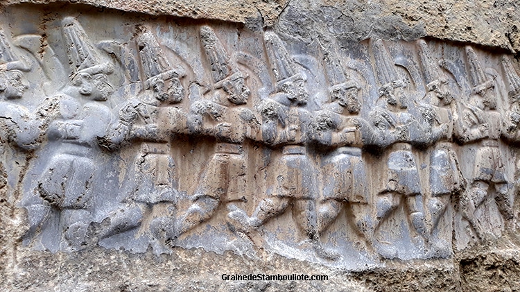 12 dieux Hittites du monde souterrain, en bas-relief à Yaziliyaka, chambre B
